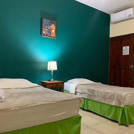 Hostal Fachente León Εξωτερικό φωτογραφία