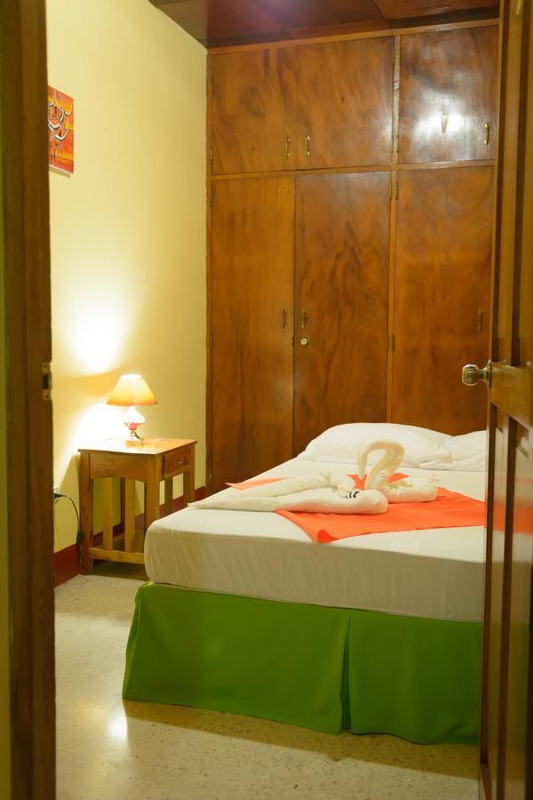 Hostal Fachente León Εξωτερικό φωτογραφία