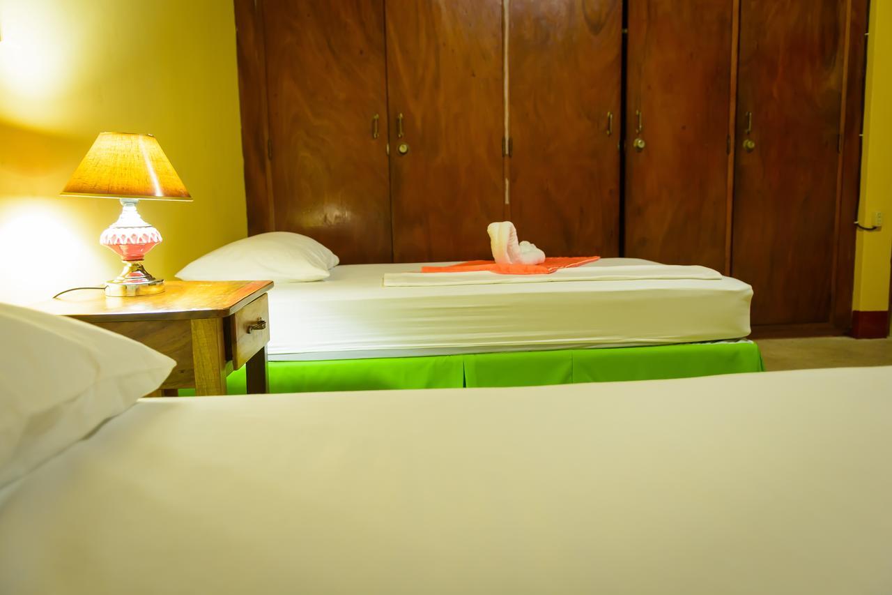 Hostal Fachente León Εξωτερικό φωτογραφία